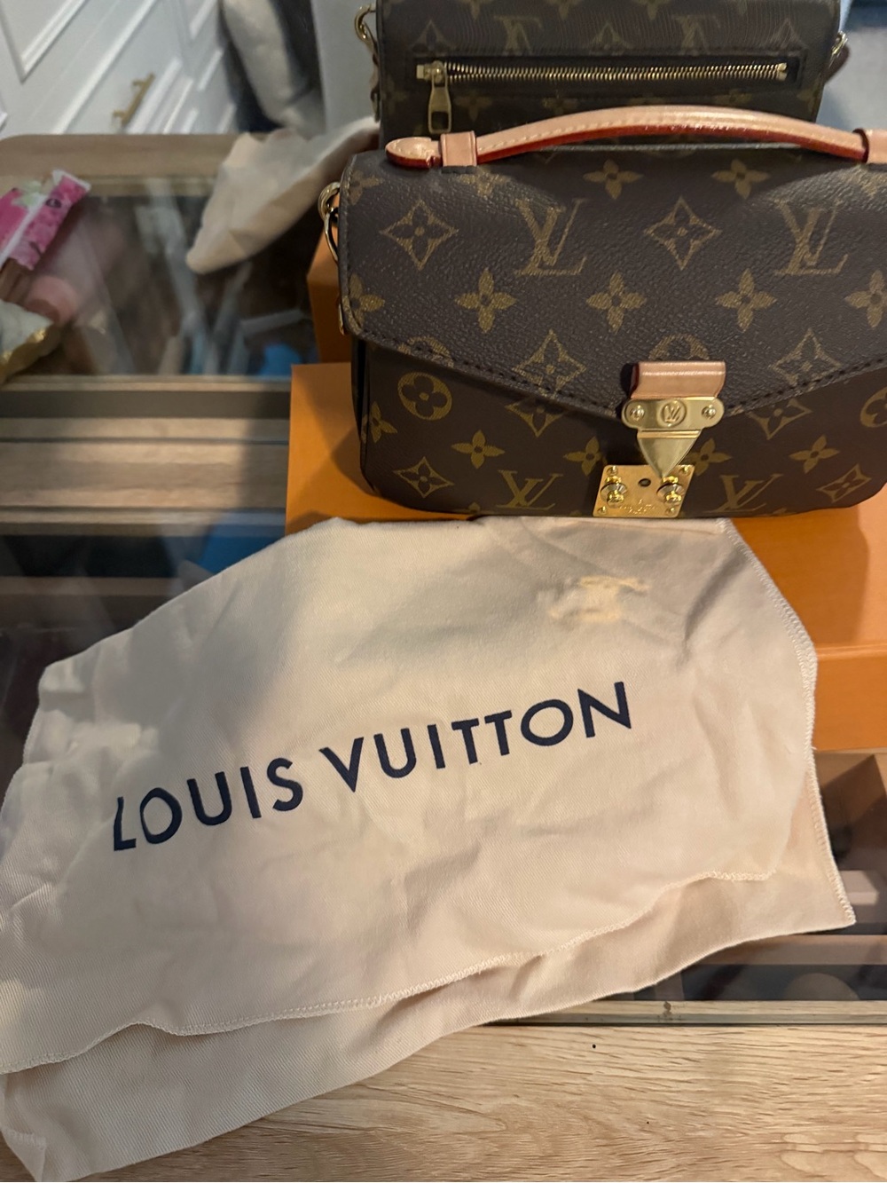 Louis Vuitton Pochette Métis East-West - Picture 5 of 9